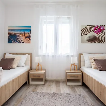 Magnificent With Pool, Hot Tub, Sea View, Sauna *