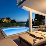 Ella Estelle With A Heated Pool, Hot Tub, Sauna فيلة