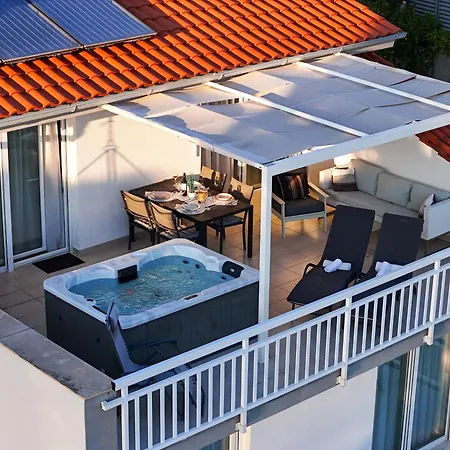 Ella Estelle With A Heated Pool, Hot Tub, Sauna فيلة ميميتسا